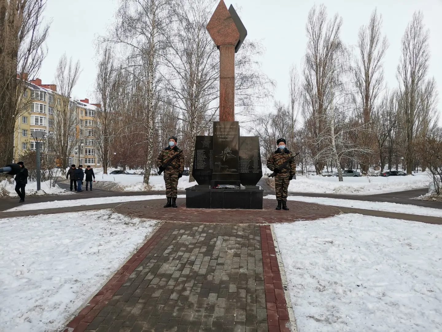 Депутаты Совета возложили цветы к мемориалу погибших воинов-афганцев и других локальных конфликтов