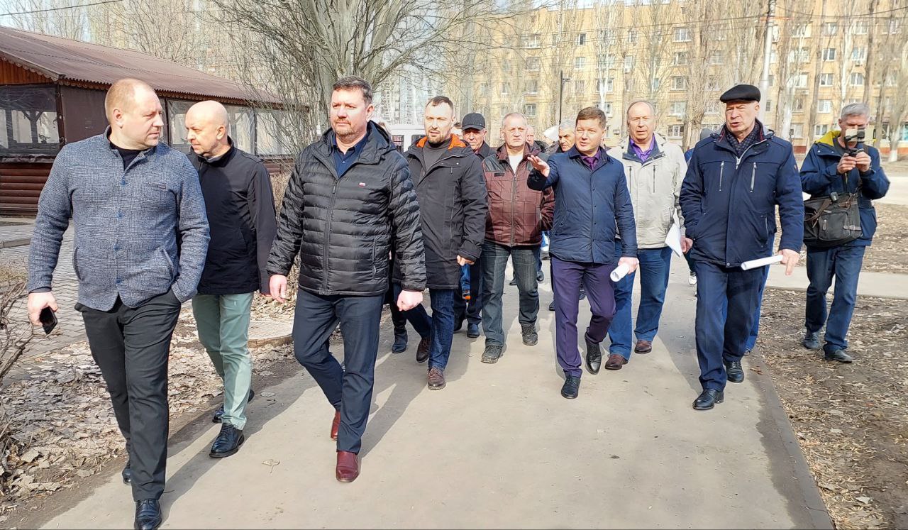 Глава города Балаково Леонид Родионов и депутаты городского Совета осмотрели состояние дорог и тротуаров, отремонтированных по муниципальным контрактам  в 2020 – 2022 годах