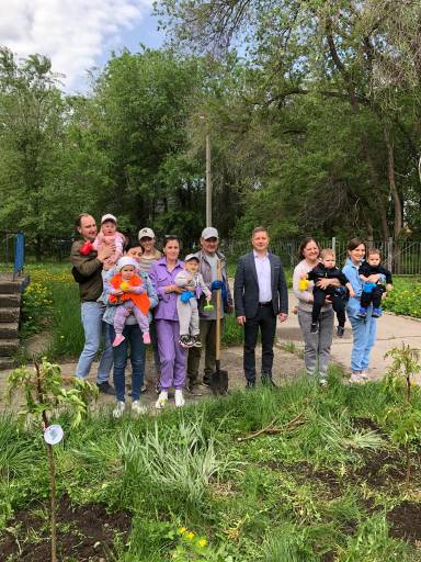 Глава города Балаково Леонид Родионов принял участие в акции «Сад памяти»