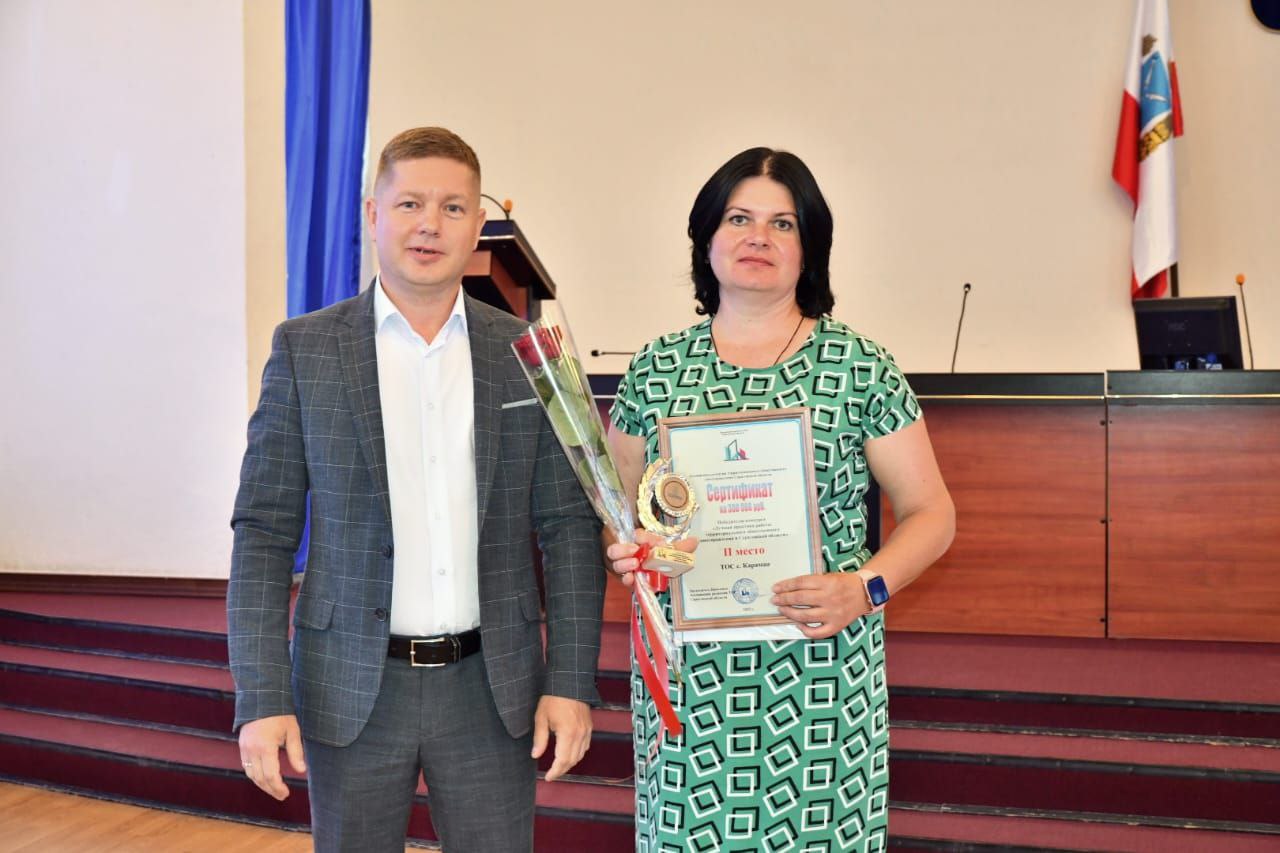 Глава города Балаково Леонид Родионов принял участие в торжественном вручении сертификата в Марксовском районе