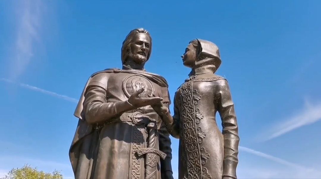 Поздравление главы города Балаково Леонида Родионова с Днем семьи, любви и верности