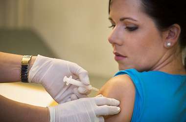 Работникам торговли рекомендуется сделать прививку от гриппа