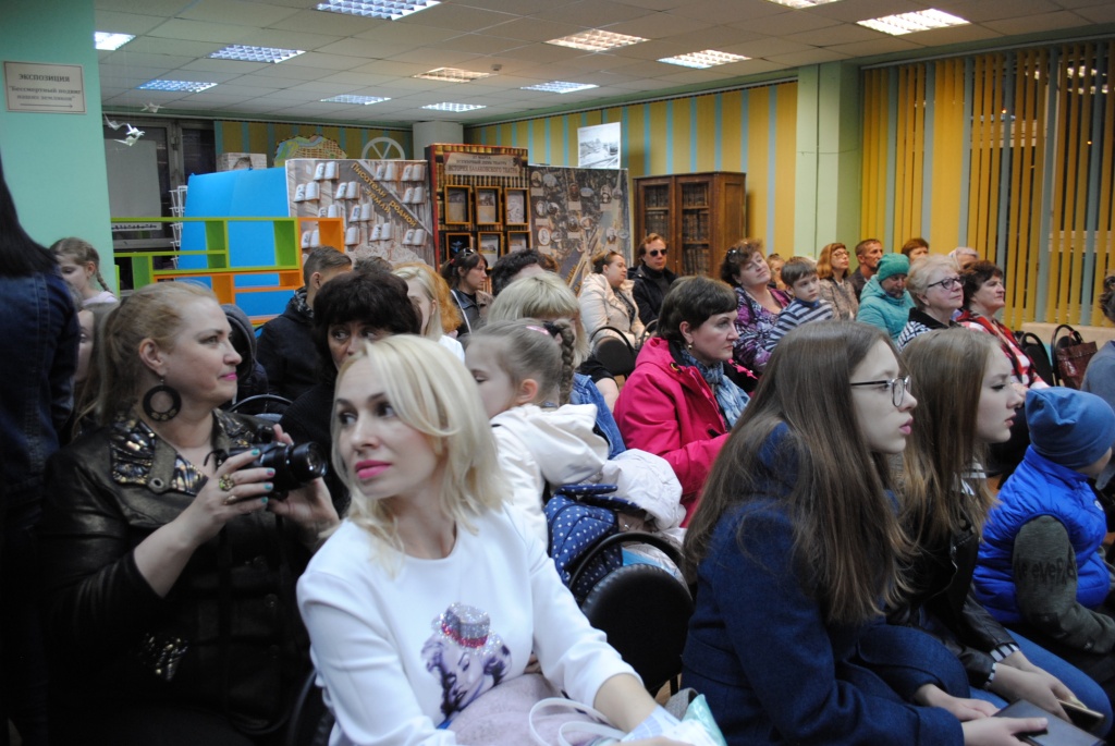 «Весь мир — театр!» — под таким девизом прошла Всероссийская сетевая акция «Библионочь» в этом году. В ночь с 19 на 20 апреля Балаковская городская центральная библиотека предложила погрузиться в «Театральную бессонницу».