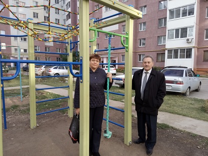 Балаковские депутаты осуществляют контроль за установкой детских площадок